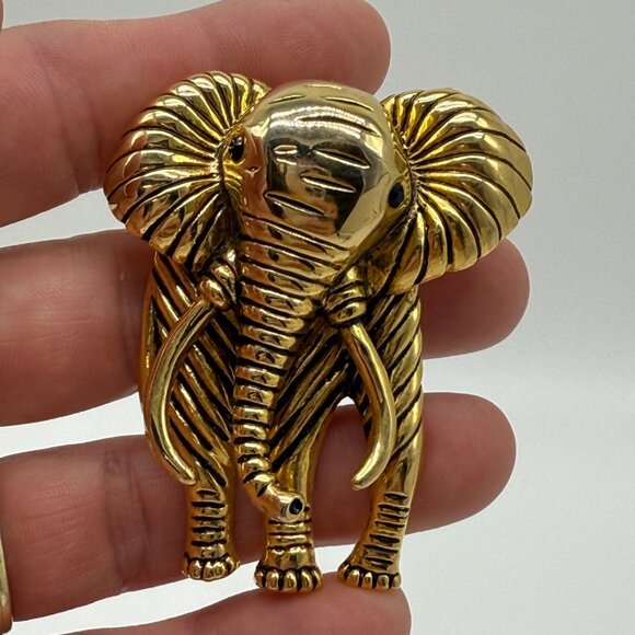 Vintage Gold-Tone Elephant Brooch Pin Black Glass Eyes Detailed Design - Picture 10 of 11